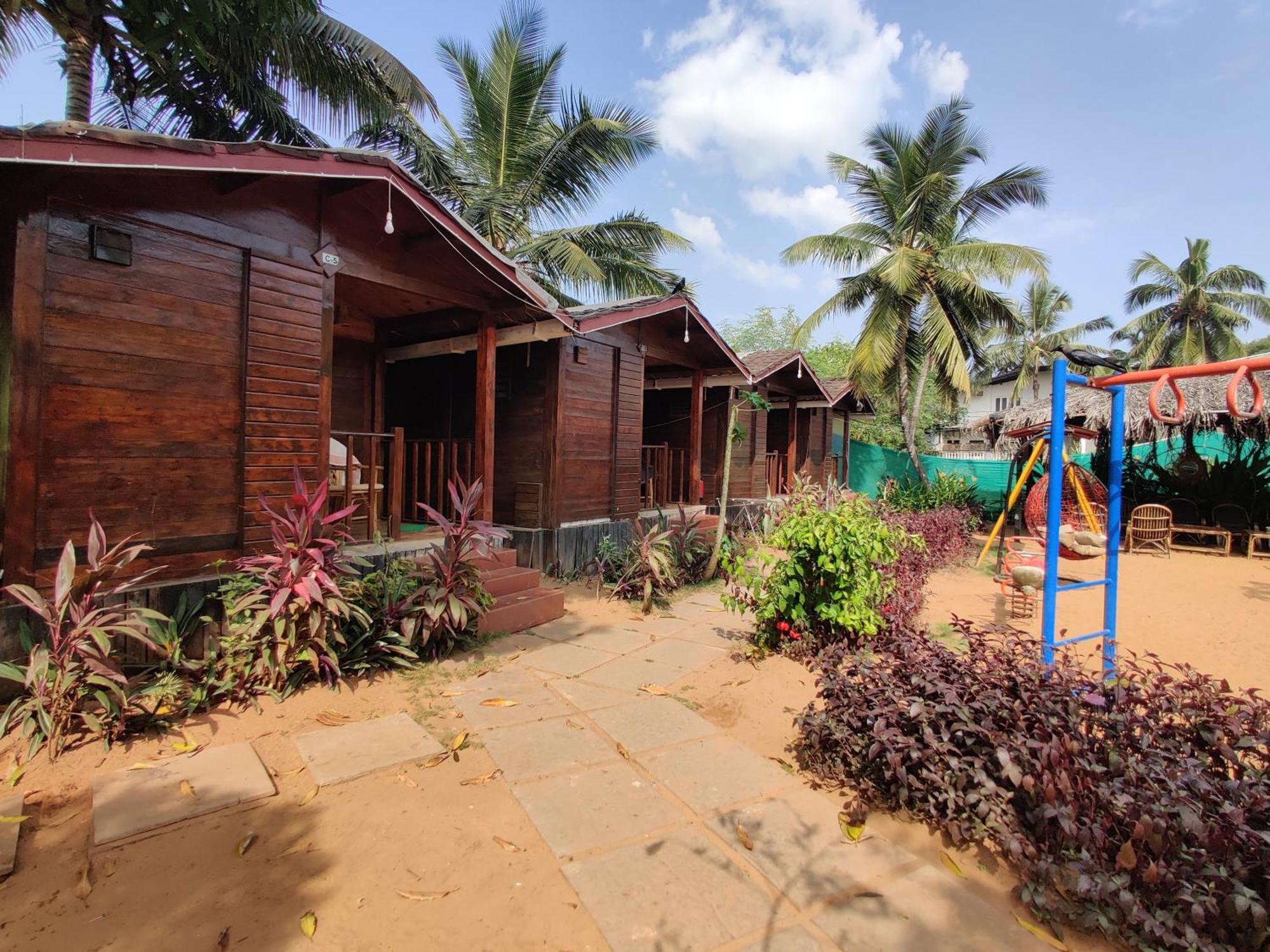 Beach Cottages - Pousada Donaciana Baga Exterior photo